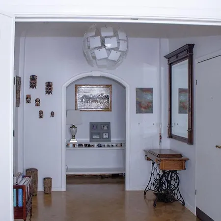 דירה Elegance ,space & Luxury In בריסל