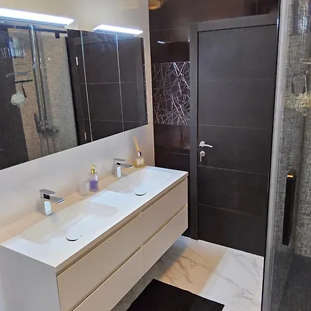 ホームステイ Deluxe Au 2eme Etage, Double Au 4eme Etage *