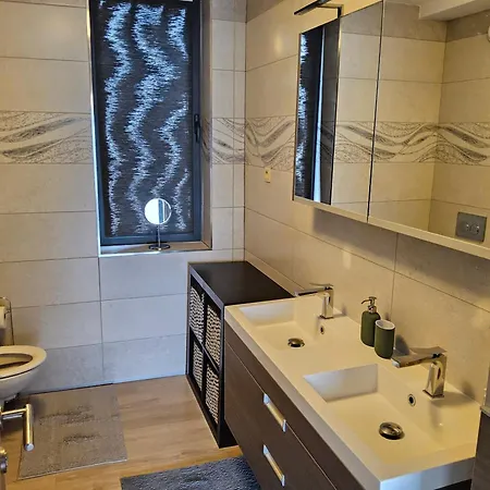 ホームステイ Deluxe Au 2eme Etage, Double Au 4eme Etage ブリュッセル