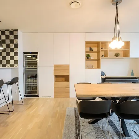 Apartment Beautiful 1 Bedroom Close To Parc De *