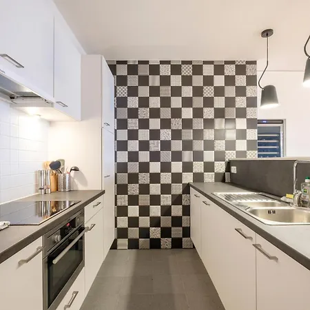 Apartment Beautiful 1 Bedroom Close To Parc De