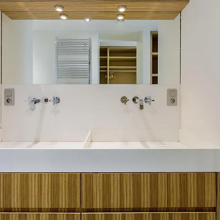 Apartment Couronne