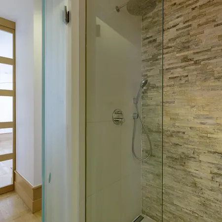 Apartment Couronne