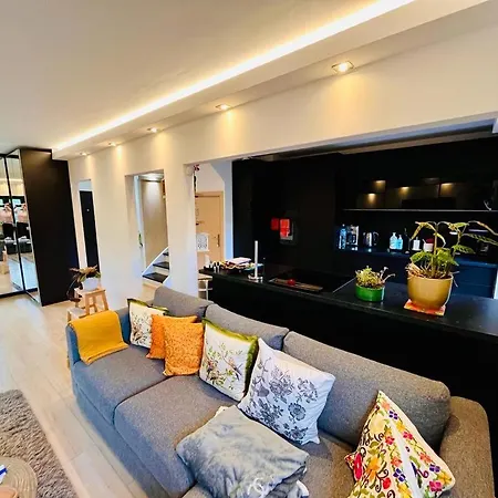 Town House With Garden - 1 With Shared Bathroom