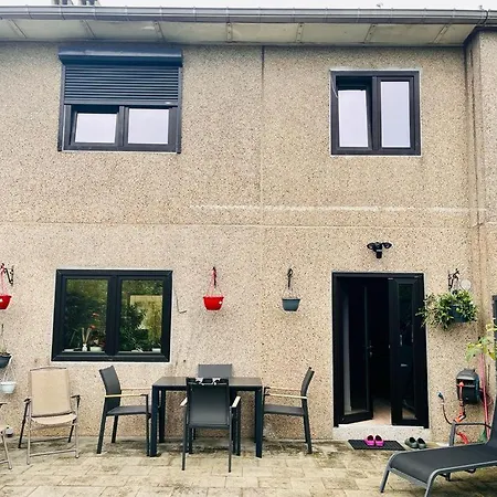 Habitación en casa particular Town House With Garden - 1 With Shared Bathroom *