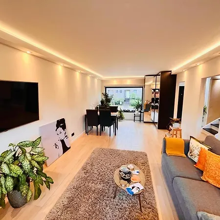 Town House With Garden - 1 With Shared Bathroom Habitación en casa particular Bruselas