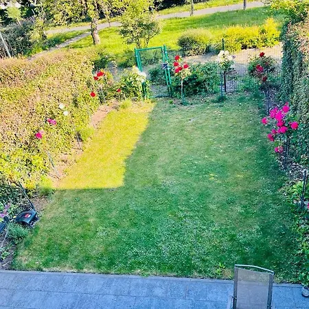 Town House With Garden - 1 With Shared Bathroom Habitación en casa particular Bruselas