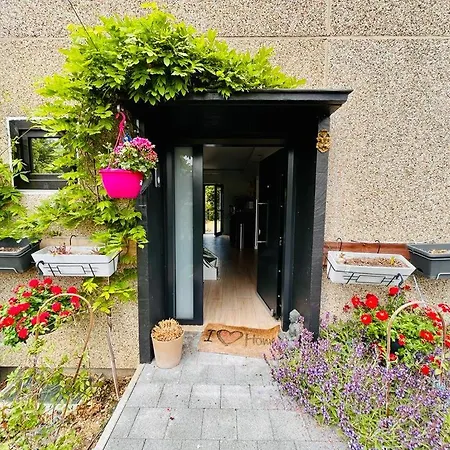 民宿 Town House With Garden - 1 With Shared Bathroom