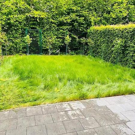 Town House With Garden - 1 With Shared Bathroom Habitación en casa particular *