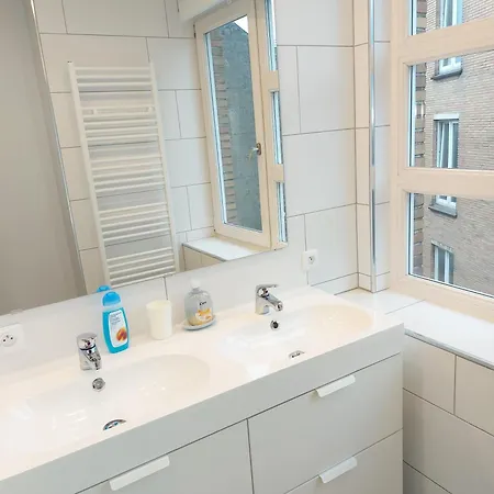 Apartamento Chez Esmara Et Philippe Bruxelas