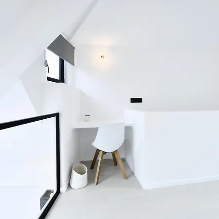 Urban Walls Bed & Breakfast Brussels