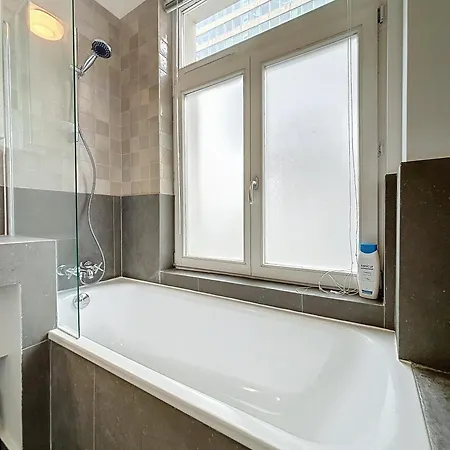 Cosy Brussels- شقة بروكسل