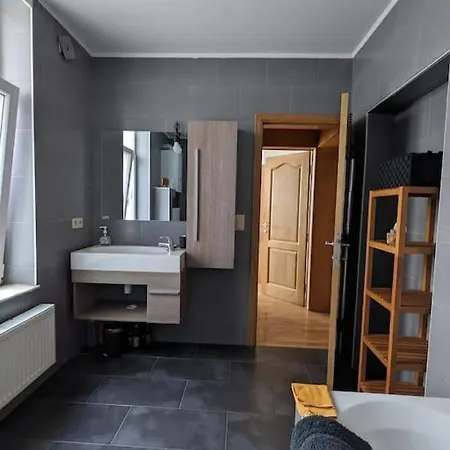 Appartement Bright, Spacious And Modern In *