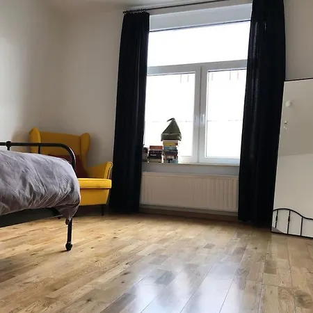 Bright, Spacious And Modern In Apartment *