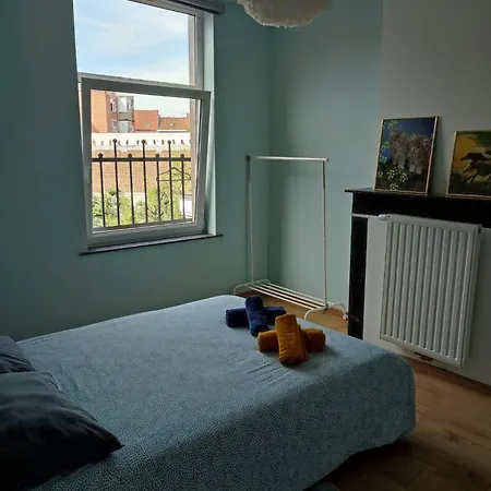 Confortable Avec Un Lit Double A Schaerbeek Cle Bleu