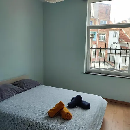 Confortable Avec Un Lit Double A Schaerbeek Cle Bleu Brüsszel