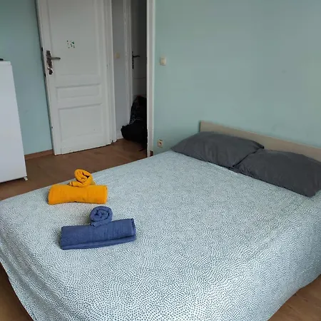 Confortable Avec Un Lit Double A Schaerbeek Cle Bleu Privatunterkunft *