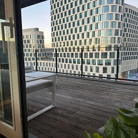 شقة With Balcony In Center *