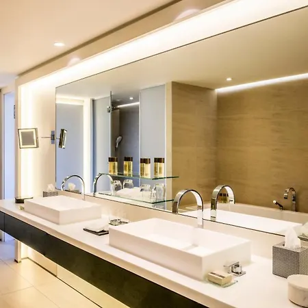 Hotel The 4*