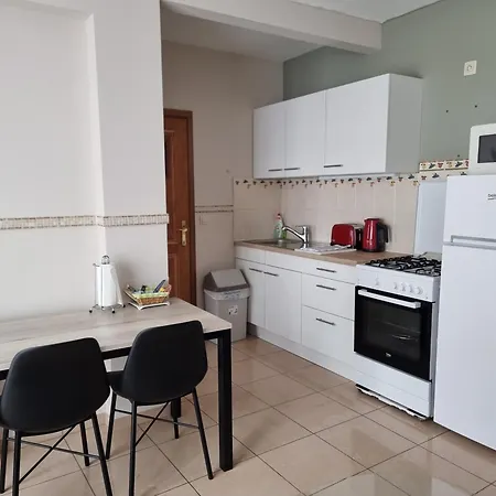 Ξενοδοχείο με διαμερίσματα Bara Midi 3*