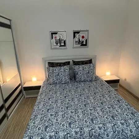 公寓 Two Bedroom Flat - Hyper Center *