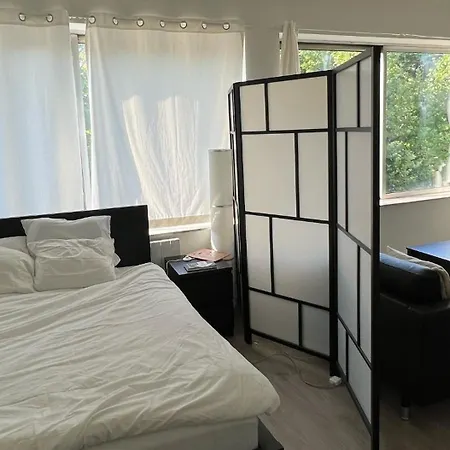 Winston Churchill Studio Apartment *