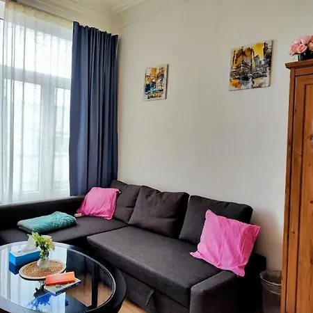 Studio Entier Avec Balcon - Tour Et Taxis Apartment *