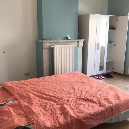 Maison Partagee Cle Rouge Homestay