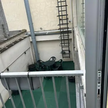 Apartman Down Town Spacious Duplex With Private Parking & Game Brüsszel