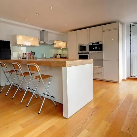 Down Town Spacious Duplex With Private Parking & Game Apartamento *
