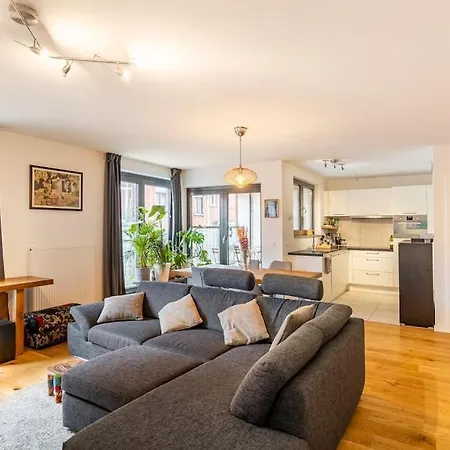 Apartment Elegant Canal-view Duplex With Free Parking