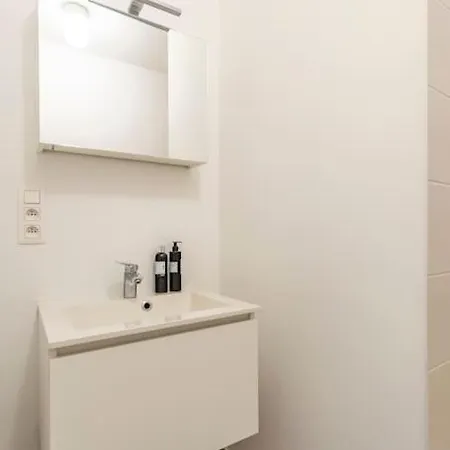 Elegant Canal-view Duplex With Free Parking *