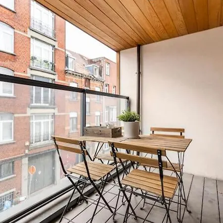 Elegant Canal-view Duplex With Free Parking Brussels