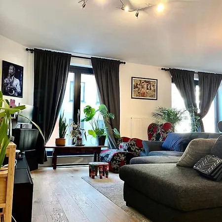 Elegant Canal-view Duplex With Free Parking Brussels