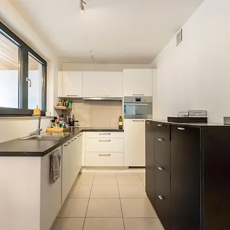 Elegant Canal-view Duplex With Free Parking Brüksel
