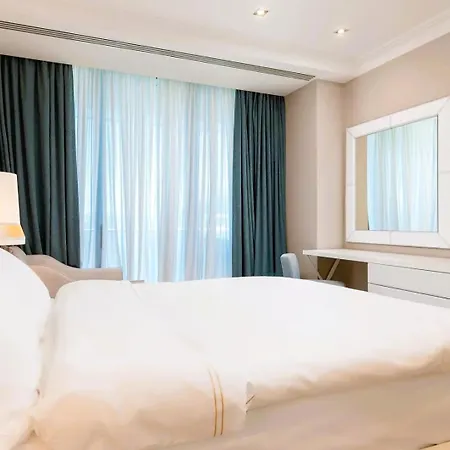 Free Parking & Wifi Designed In Centr Of City Apartment *