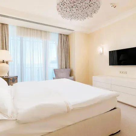 Apartment Free Parking & Wifi Designed In Centr Of City *