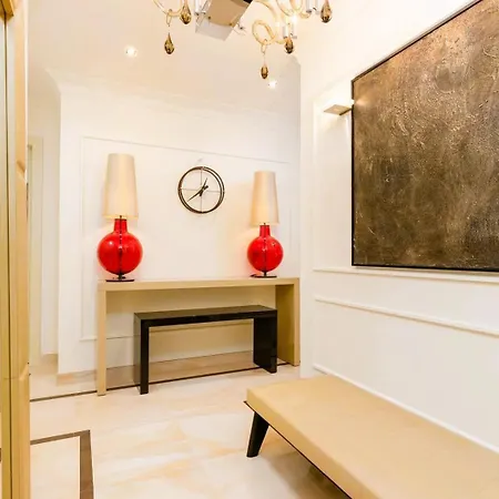 Free Parking & Wifi Designed In Centr Of City Apartment *
