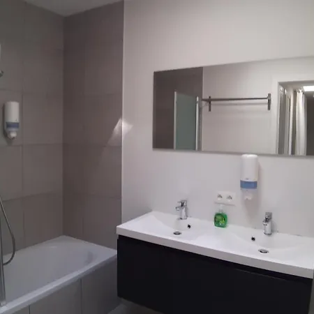 Base Camp * ブリュッセル