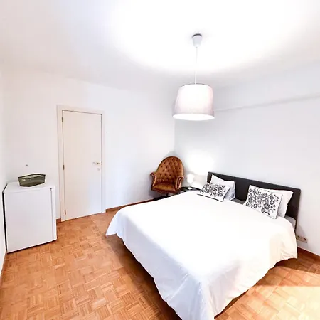 Wonderful Bedroom Avenue Louise Apartment