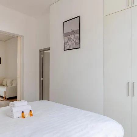 Flagey Elegant Apartamento *