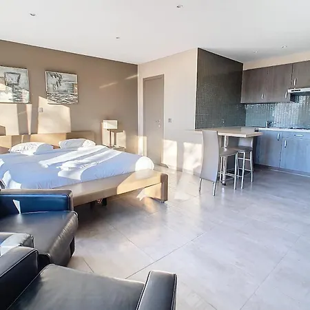 Small House Apartment *