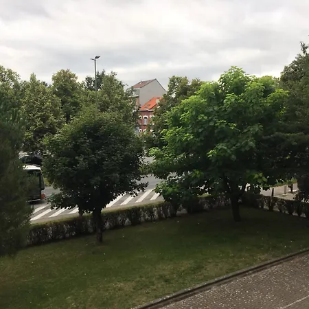 Апартаменты солнечная комфортная студия в андерлехт с лифтом