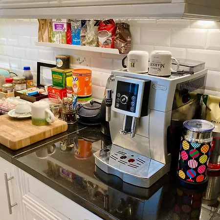 Calm, & Birdsong Pansiyon Brüksel