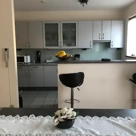 Privee Dans Grande Maison