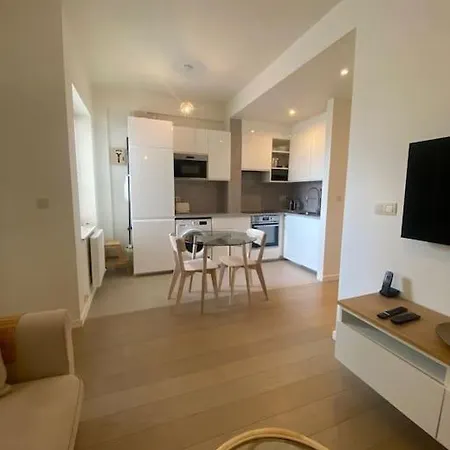 1 Avec Parking Au Coeur De 2d * בריסל