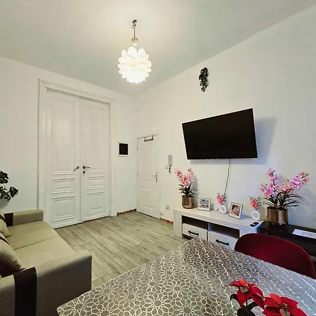 Modern & Comfortable Center Oasis~king Bed ! Daire