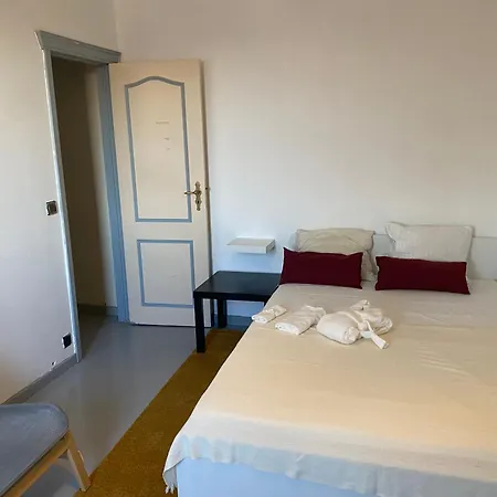 Fly City House Koekelberg Guest house
