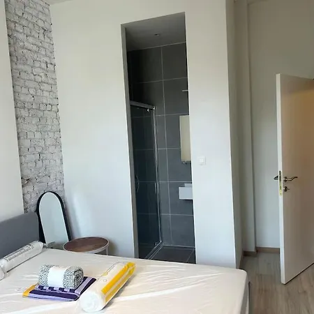 Exceptional 600 M2 Spacious 12bd 12ba *