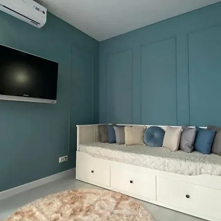 Chaussee De Wavre Family App's *